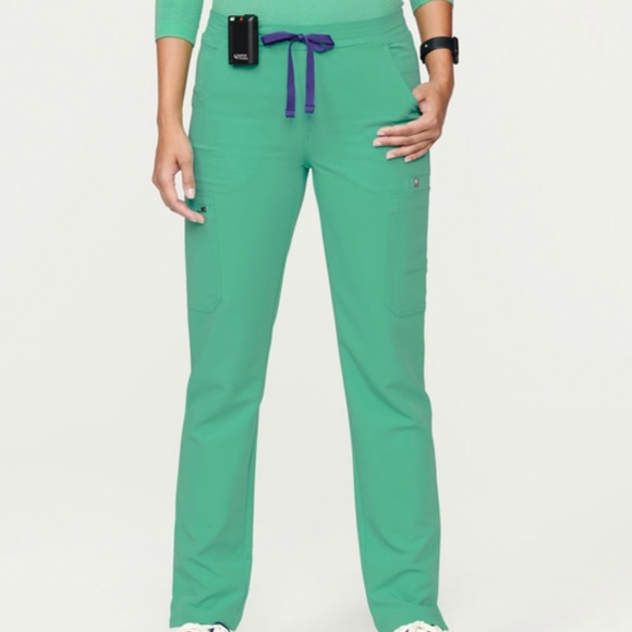 FIGS Surgical Green Yola XS Petite Scrub Pants - Picture 2 of 3